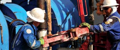 two people using oilfield equipment bg